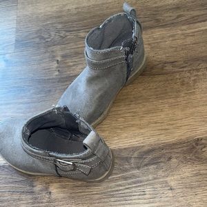Gray ankle boots for toddler girls